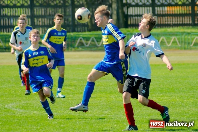 Zdjęcie w galerii na portalu naszraciborz.pl: Dwa oblicza Ikara. Strzały z dystansu sposobem na kuźniańską Stal wiadomości z regionu