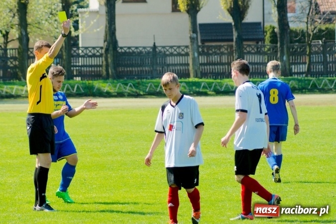 Zdjęcie w galerii na portalu naszraciborz.pl: Dwa oblicza Ikara. Strzały z dystansu sposobem na kuźniańską Stal wiadomości z regionu