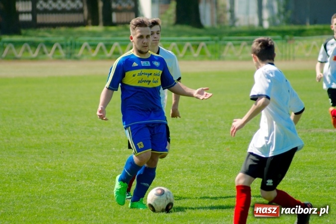 Zdjęcie w galerii na portalu naszraciborz.pl: Dwa oblicza Ikara. Strzały z dystansu sposobem na kuźniańską Stal wiadomości z regionu