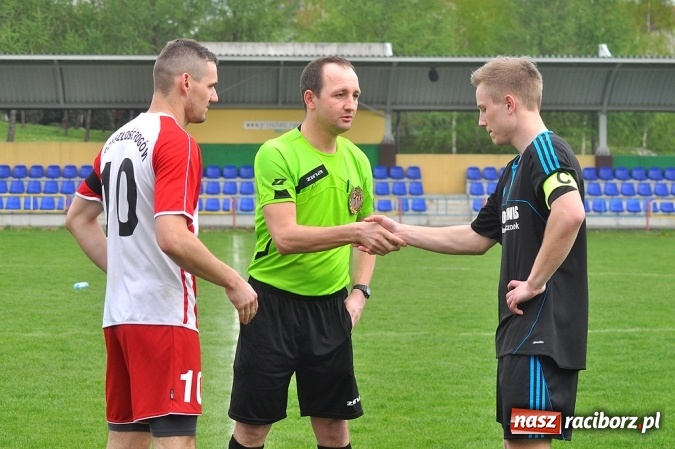 Zdjęcie w galerii na portalu naszraciborz.pl: Nie ma mocnych na Płomień Kobyla. Szesnaste zwycięstwo lidera B klasy wiadomości z regionu