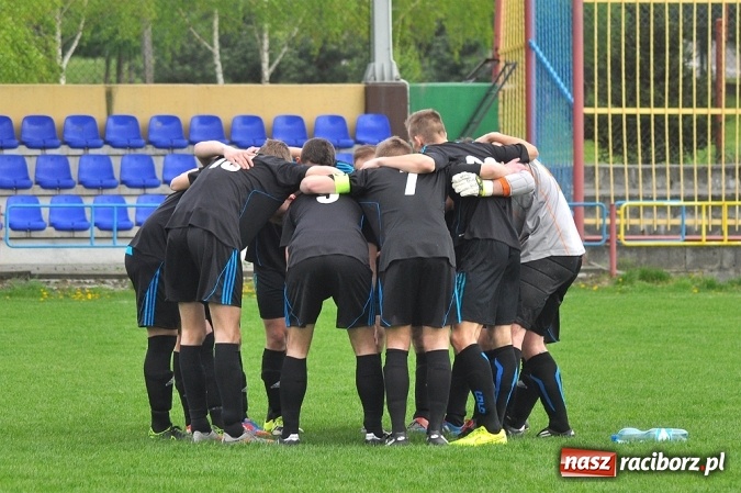 Zdjęcie w galerii na portalu naszraciborz.pl: Nie ma mocnych na Płomień Kobyla. Szesnaste zwycięstwo lidera B klasy wiadomości z regionu