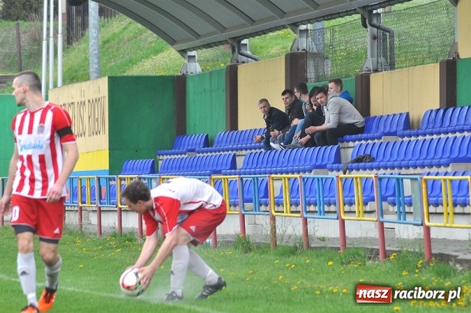 Zdjęcie w galerii na portalu naszraciborz.pl: Nie ma mocnych na Płomień Kobyla. Szesnaste zwycięstwo lidera B klasy wiadomości z regionu
