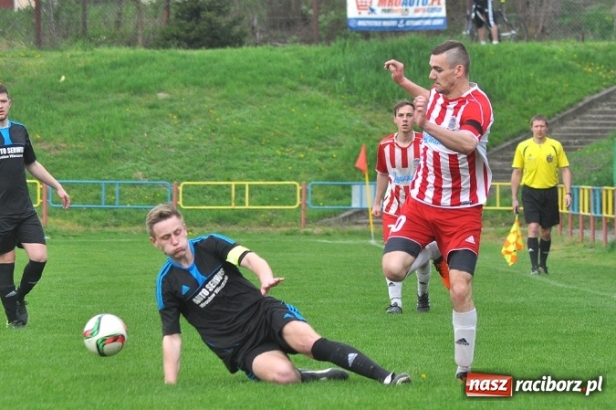 Zdjęcie w galerii na portalu naszraciborz.pl: Nie ma mocnych na Płomień Kobyla. Szesnaste zwycięstwo lidera B klasy wiadomości z regionu