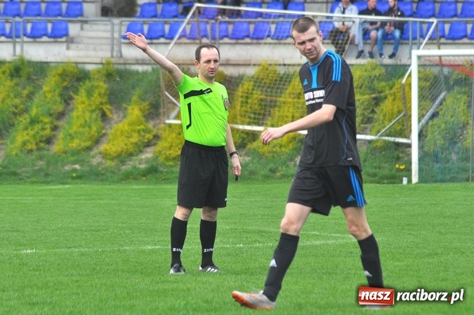 Zdjęcie w galerii na portalu naszraciborz.pl: Nie ma mocnych na Płomień Kobyla. Szesnaste zwycięstwo lidera B klasy wiadomości z regionu