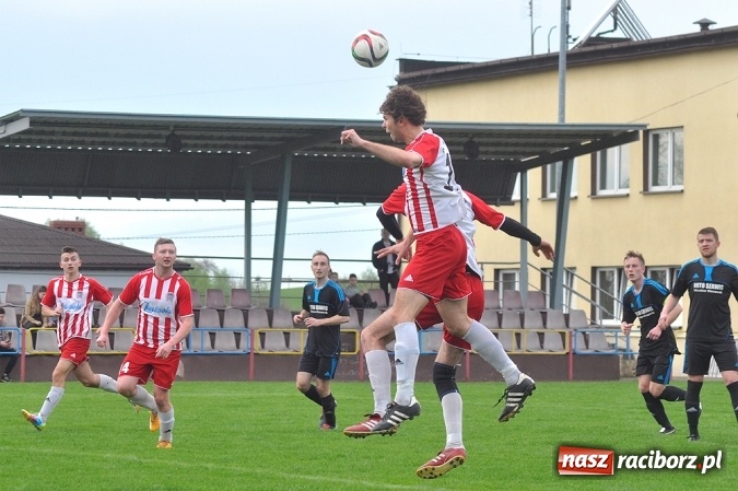 Zdjęcie w galerii na portalu naszraciborz.pl: Nie ma mocnych na Płomień Kobyla. Szesnaste zwycięstwo lidera B klasy wiadomości z regionu