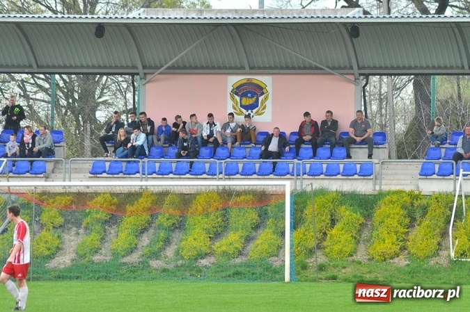 Zdjęcie w galerii na portalu naszraciborz.pl: Nie ma mocnych na Płomień Kobyla. Szesnaste zwycięstwo lidera B klasy wiadomości z regionu