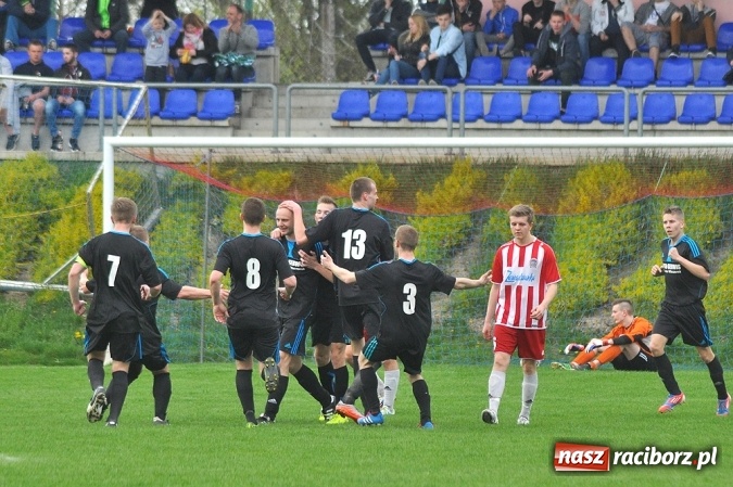 Zdjęcie w galerii na portalu naszraciborz.pl: Nie ma mocnych na Płomień Kobyla. Szesnaste zwycięstwo lidera B klasy wiadomości z regionu