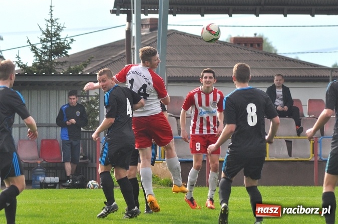 Zdjęcie w galerii na portalu naszraciborz.pl: Nie ma mocnych na Płomień Kobyla. Szesnaste zwycięstwo lidera B klasy wiadomości z regionu