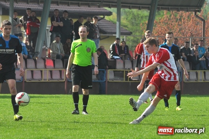 Zdjęcie w galerii na portalu naszraciborz.pl: Nie ma mocnych na Płomień Kobyla. Szesnaste zwycięstwo lidera B klasy wiadomości z regionu
