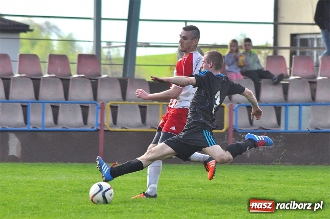 Zdjęcie w galerii na portalu naszraciborz.pl: Nie ma mocnych na Płomień Kobyla. Szesnaste zwycięstwo lidera B klasy wiadomości z regionu