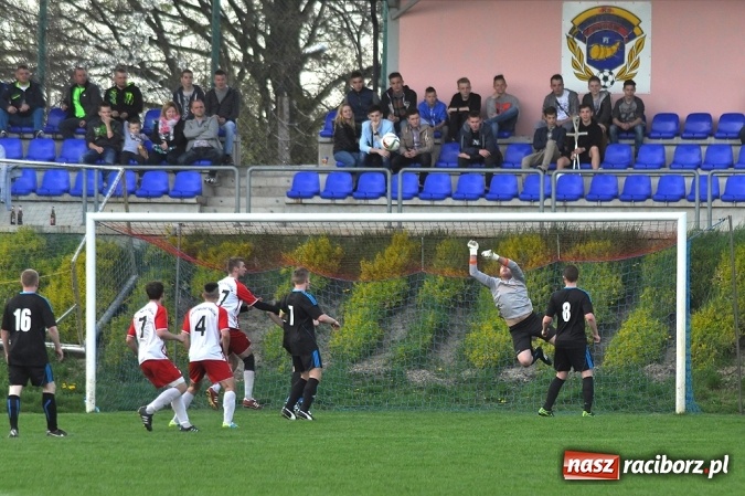 Zdjęcie w galerii na portalu naszraciborz.pl: Nie ma mocnych na Płomień Kobyla. Szesnaste zwycięstwo lidera B klasy wiadomości z regionu