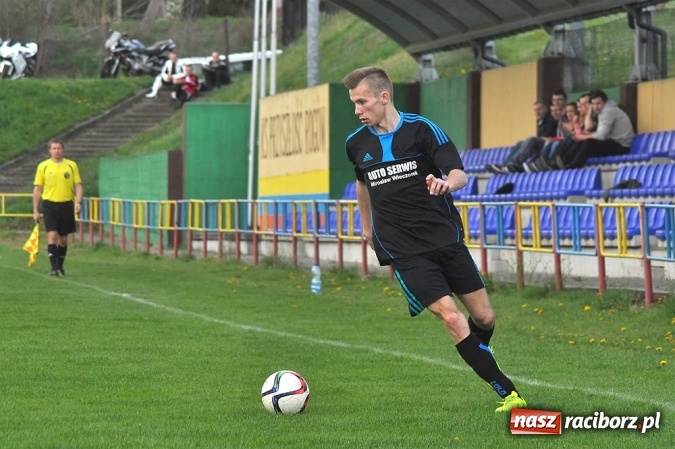 Zdjęcie w galerii na portalu naszraciborz.pl: Nie ma mocnych na Płomień Kobyla. Szesnaste zwycięstwo lidera B klasy wiadomości z regionu