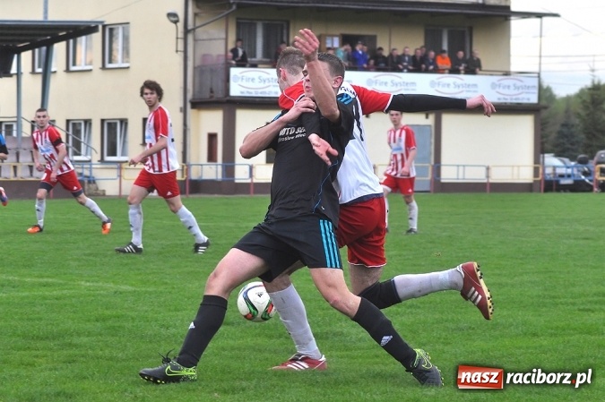 Zdjęcie w galerii na portalu naszraciborz.pl: Nie ma mocnych na Płomień Kobyla. Szesnaste zwycięstwo lidera B klasy wiadomości z regionu