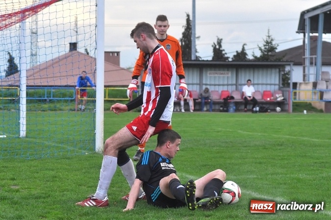Zdjęcie w galerii na portalu naszraciborz.pl: Nie ma mocnych na Płomień Kobyla. Szesnaste zwycięstwo lidera B klasy wiadomości z regionu