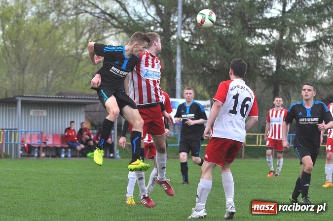 Zdjęcie w galerii na portalu naszraciborz.pl: Nie ma mocnych na Płomień Kobyla. Szesnaste zwycięstwo lidera B klasy wiadomości z regionu