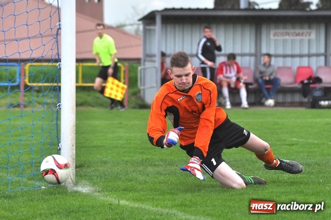 Zdjęcie w galerii na portalu naszraciborz.pl: Nie ma mocnych na Płomień Kobyla. Szesnaste zwycięstwo lidera B klasy wiadomości z regionu
