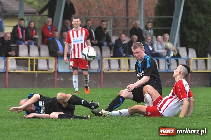 Zdjęcie w galerii na portalu naszraciborz.pl: Nie ma mocnych na Płomień Kobyla. Szesnaste zwycięstwo lidera B klasy wiadomości z regionu