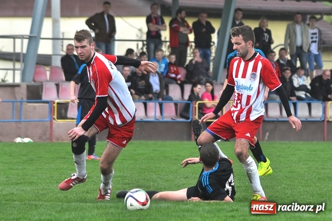 Zdjęcie w galerii na portalu naszraciborz.pl: Nie ma mocnych na Płomień Kobyla. Szesnaste zwycięstwo lidera B klasy wiadomości z regionu