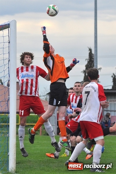 Zdjęcie w galerii na portalu naszraciborz.pl: Nie ma mocnych na Płomień Kobyla. Szesnaste zwycięstwo lidera B klasy wiadomości z regionu