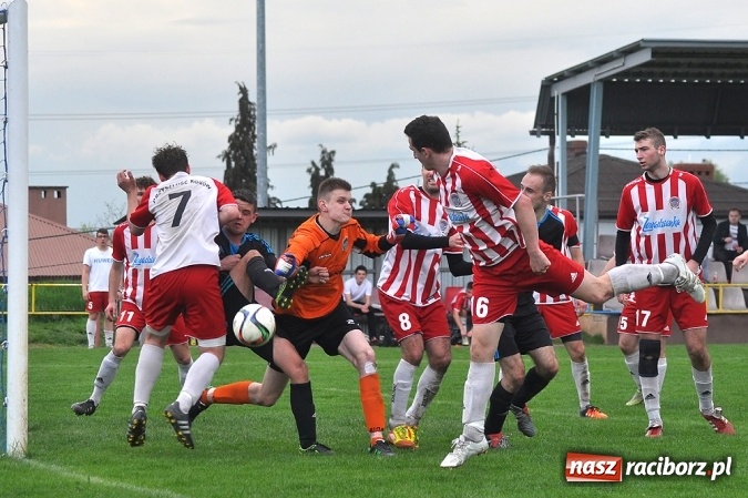 Zdjęcie w galerii na portalu naszraciborz.pl: Nie ma mocnych na Płomień Kobyla. Szesnaste zwycięstwo lidera B klasy wiadomości z regionu