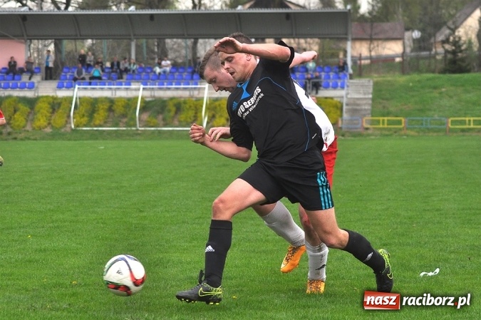 Zdjęcie w galerii na portalu naszraciborz.pl: Nie ma mocnych na Płomień Kobyla. Szesnaste zwycięstwo lidera B klasy wiadomości z regionu