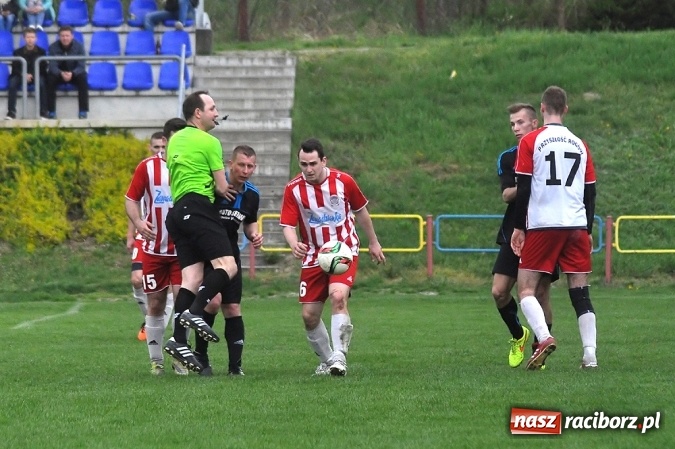 Zdjęcie w galerii na portalu naszraciborz.pl: Nie ma mocnych na Płomień Kobyla. Szesnaste zwycięstwo lidera B klasy wiadomości z regionu