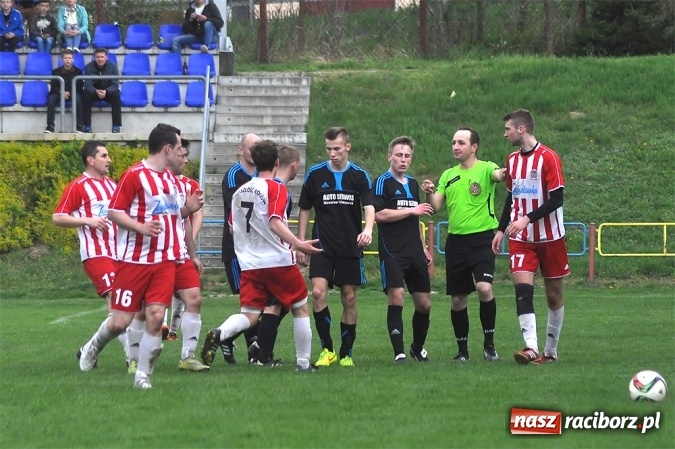 Zdjęcie w galerii na portalu naszraciborz.pl: Nie ma mocnych na Płomień Kobyla. Szesnaste zwycięstwo lidera B klasy wiadomości z regionu