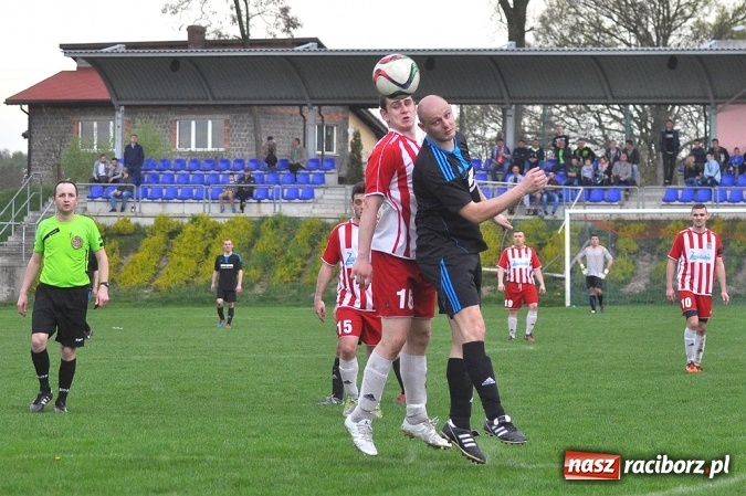 Zdjęcie w galerii na portalu naszraciborz.pl: Nie ma mocnych na Płomień Kobyla. Szesnaste zwycięstwo lidera B klasy wiadomości z regionu