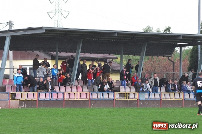 Zdjęcie w galerii na portalu naszraciborz.pl: Nie ma mocnych na Płomień Kobyla. Szesnaste zwycięstwo lidera B klasy wiadomości z regionu