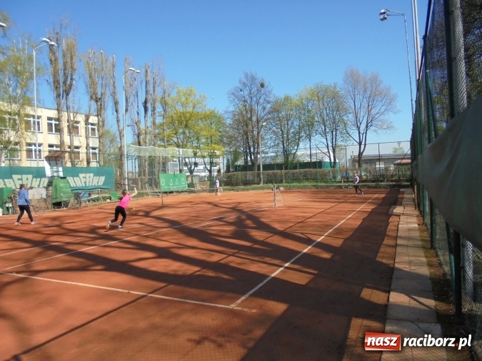 Zdjęcie w galerii na portalu naszraciborz.pl: Pierwszy tegoroczny turniej tenisowy na otwartym korcie  wiadomości z regionu
