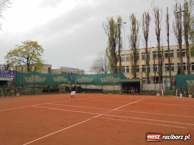 Zdjęcie w galerii na portalu naszraciborz.pl: Pierwszy tegoroczny turniej tenisowy na otwartym korcie  wiadomości z regionu