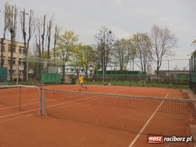 Zdjęcie w galerii na portalu naszraciborz.pl: Pierwszy tegoroczny turniej tenisowy na otwartym korcie  wiadomości z regionu