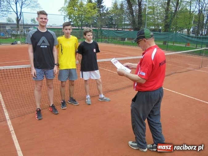 Zdjęcie w galerii na portalu naszraciborz.pl: Pierwszy tegoroczny turniej tenisowy na otwartym korcie  wiadomości z regionu