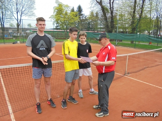 Zdjęcie w galerii na portalu naszraciborz.pl: Pierwszy tegoroczny turniej tenisowy na otwartym korcie  wiadomości z regionu
