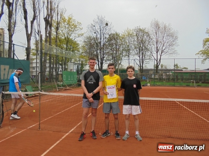 Zdjęcie w galerii na portalu naszraciborz.pl: Pierwszy tegoroczny turniej tenisowy na otwartym korcie  wiadomości z regionu