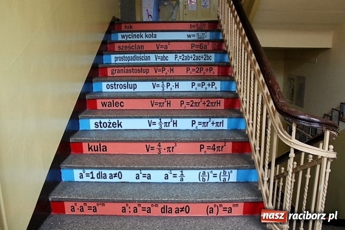 Zdjęcie w galerii na portalu naszraciborz.pl: Schody w Gimnazjum nr 5 zyskały nową funkcję  wiadomości z regionu