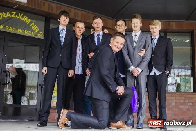 Zdjęcie w galerii na portalu naszraciborz.pl: Łatwy polski, trudna historia. Egzamin gimnazjalny w G2 im. Czesława Miłosza wiadomości z regionu