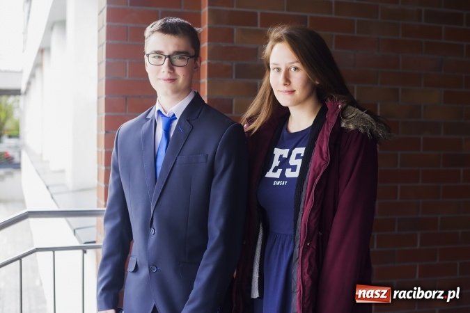 Zdjęcie w galerii na portalu naszraciborz.pl: Łatwy polski, trudna historia. Egzamin gimnazjalny w G2 im. Czesława Miłosza wiadomości z regionu