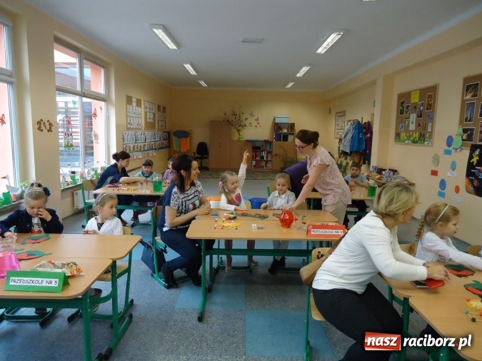 Zdjęcie w galerii na portalu naszraciborz.pl: MAŁY PITAGORAS, czyli Mini Olimpiada Matematyczna dla Przedszkolak&oacute;w w SP 15 wiadomości z regionu