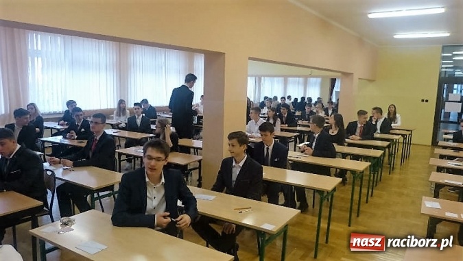 Zdjęcie w galerii na portalu naszraciborz.pl: Pierwszy dzień egzaminu gimnazjalnego w Gimnazjum nr 3 wiadomości z regionu