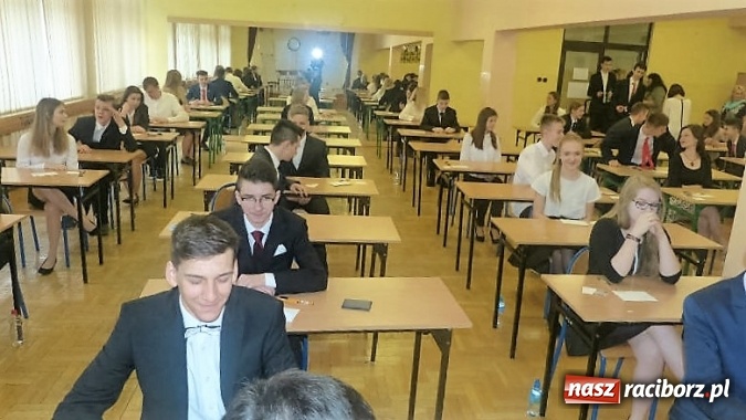 Zdjęcie w galerii na portalu naszraciborz.pl: Pierwszy dzień egzaminu gimnazjalnego w Gimnazjum nr 3 wiadomości z regionu