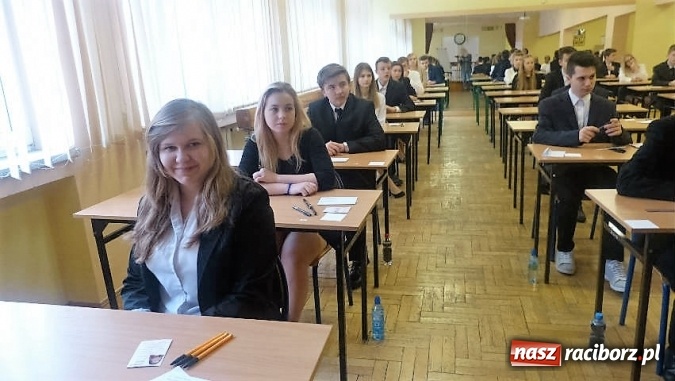Zdjęcie w galerii na portalu naszraciborz.pl: Pierwszy dzień egzaminu gimnazjalnego w Gimnazjum nr 3 wiadomości z regionu