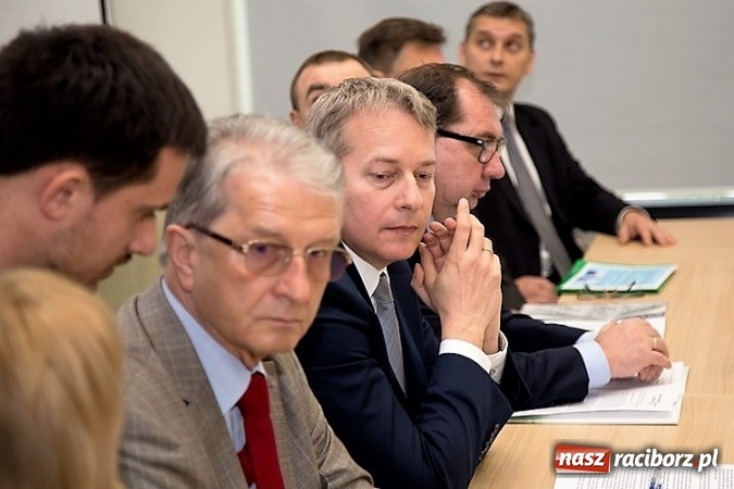 Zdjęcie w galerii na portalu naszraciborz.pl: Duży problem niskiej emisji - powstanie zesp&oacute;ł, kt&oacute;ry przygotuje założenia do uchwały antysmogowej wiadomości z regionu