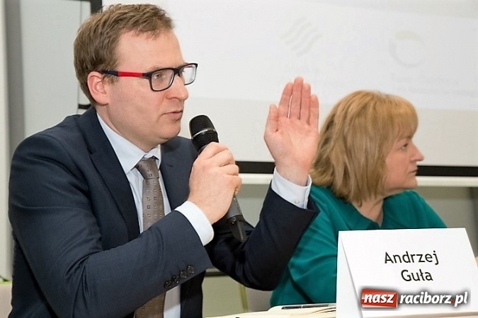 Zdjęcie w galerii na portalu naszraciborz.pl: Duży problem niskiej emisji - powstanie zesp&oacute;ł, kt&oacute;ry przygotuje założenia do uchwały antysmogowej wiadomości z regionu