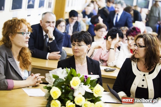 Zdjęcie w galerii na portalu naszraciborz.pl: Raciborski oddział Polskiego Towarzystwa Pedagogicznego ma już 35 lat. Jubileusz uczczono seminarium i pamiątkową tablicą wiadomości z regionu