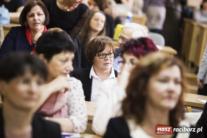 Zdjęcie w galerii na portalu naszraciborz.pl: Raciborski oddział Polskiego Towarzystwa Pedagogicznego ma już 35 lat. Jubileusz uczczono seminarium i pamiątkową tablicą wiadomości z regionu