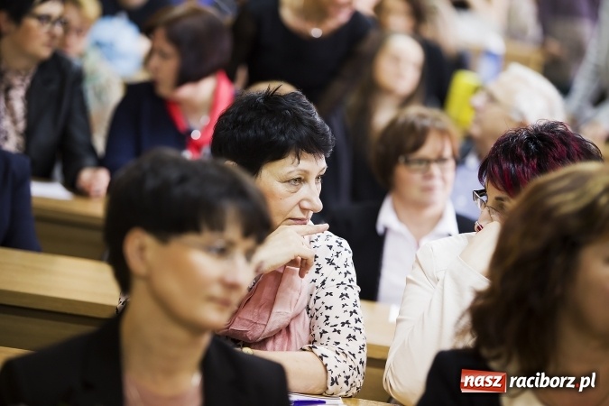 Zdjęcie w galerii na portalu naszraciborz.pl: Raciborski oddział Polskiego Towarzystwa Pedagogicznego ma już 35 lat. Jubileusz uczczono seminarium i pamiątkową tablicą wiadomości z regionu