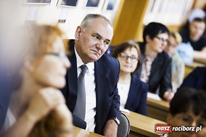 Zdjęcie w galerii na portalu naszraciborz.pl: Raciborski oddział Polskiego Towarzystwa Pedagogicznego ma już 35 lat. Jubileusz uczczono seminarium i pamiątkową tablicą wiadomości z regionu