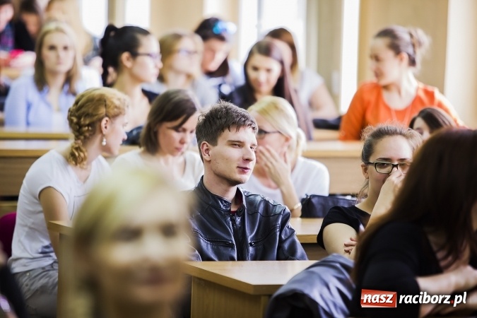 Zdjęcie w galerii na portalu naszraciborz.pl: Raciborski oddział Polskiego Towarzystwa Pedagogicznego ma już 35 lat. Jubileusz uczczono seminarium i pamiątkową tablicą wiadomości z regionu