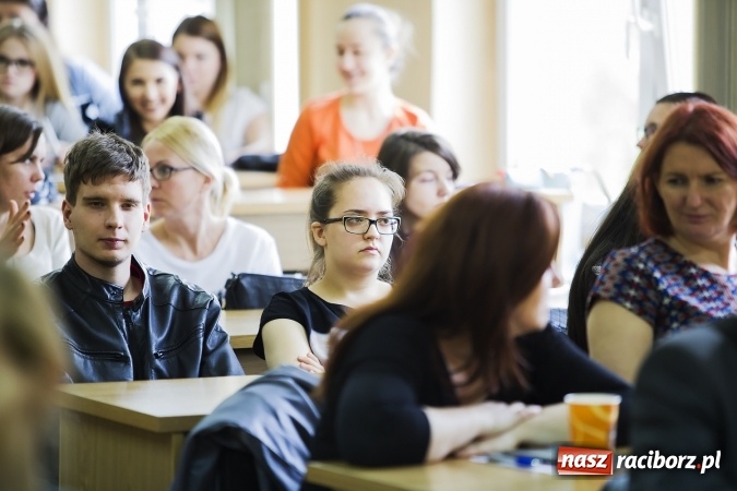 Zdjęcie w galerii na portalu naszraciborz.pl: Raciborski oddział Polskiego Towarzystwa Pedagogicznego ma już 35 lat. Jubileusz uczczono seminarium i pamiątkową tablicą wiadomości z regionu